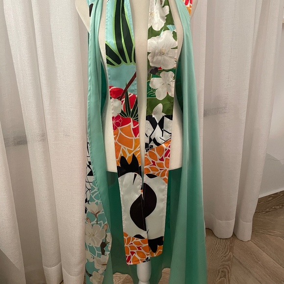 Reversible Floral Wrap (Sample Sale) - Picture 6 of 12
